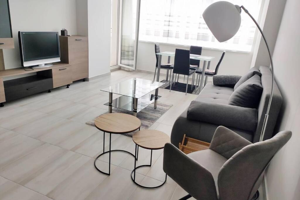 Plaza Apartman - City Center, Free Parking, Free Wifi Debrecen Bagian luar foto